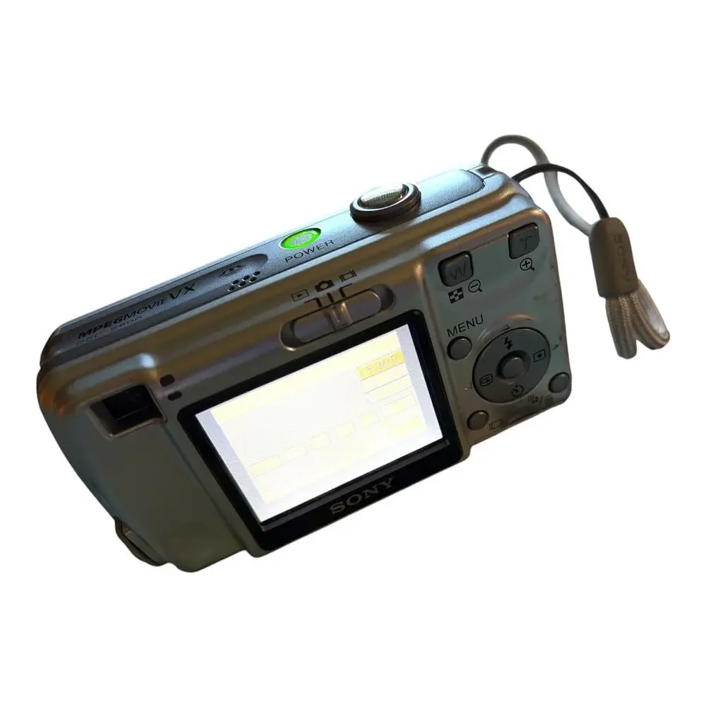 Vintage 2006 Y2K Sony Cyber-shot DSC-S600 Digicam – Classic Retro Look